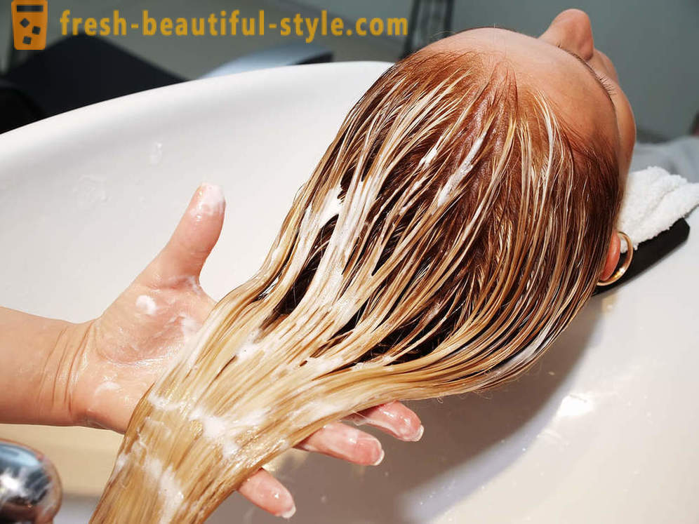 Cheveux Laminage à la maison: les avantages, les recettes et les photos