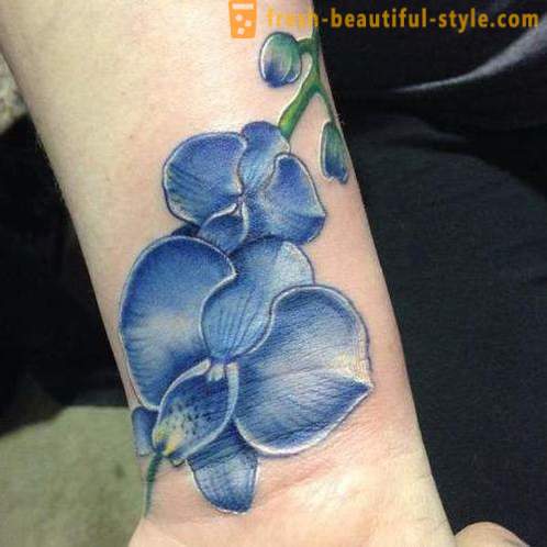 Tatouage de fleurs sur le poignet pour les filles. valeur
