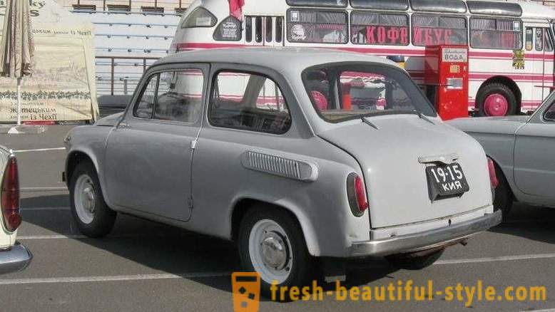 Curieux de la plus petite voiture soviétique