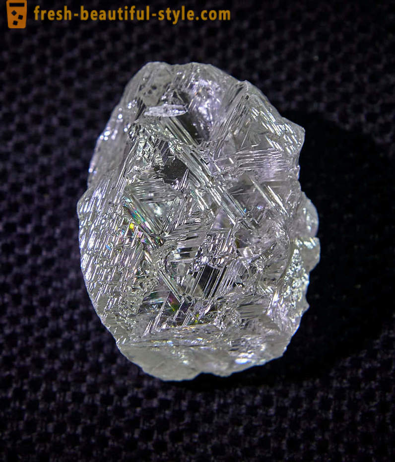En Yakoutie ont trouvé un diamant unique pesant près de 200 carats