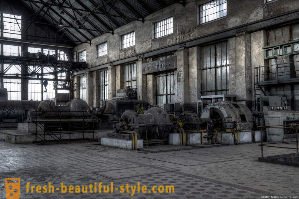 Promenade à travers l'usine abandonnée en Belgique