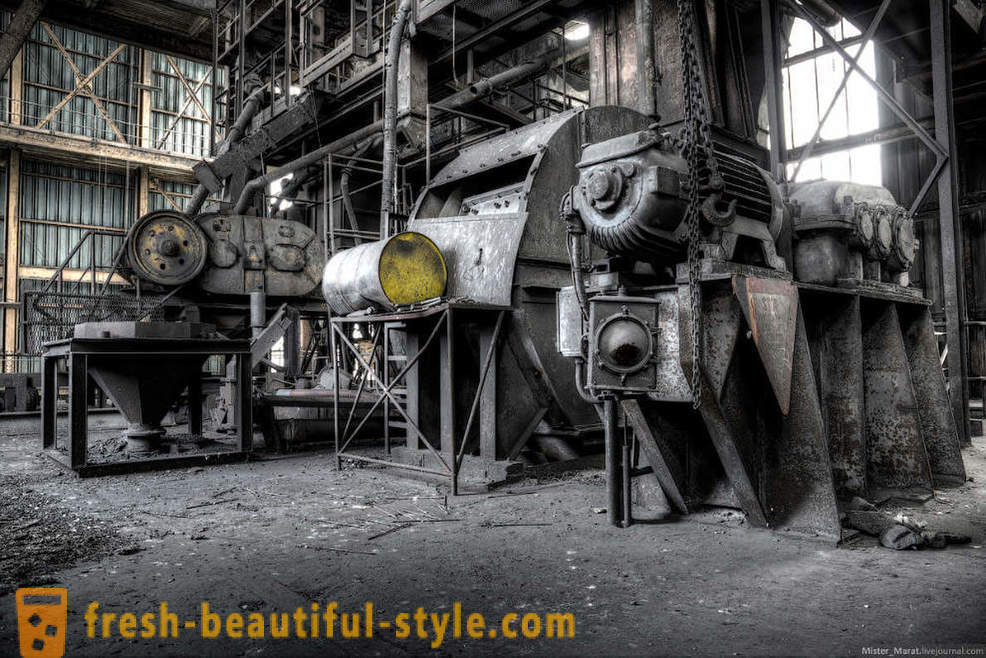 Promenade à travers l'usine abandonnée en Belgique