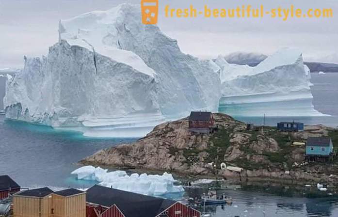 Village du Groenland menacé par un énorme iceberg