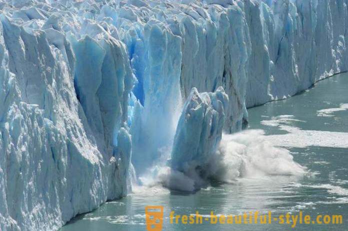 Village du Groenland menacé par un énorme iceberg
