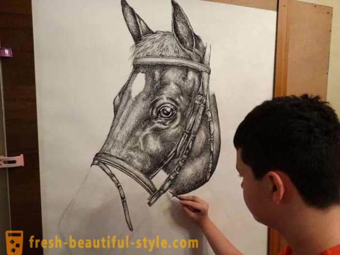 Adolescent serbe dessine des portraits superbes d'animaux au moyen d'un crayon ou un stylo bille