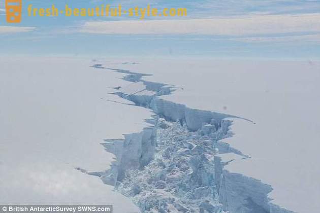 Iceberg de l'Antarctique a interrompu une superficie de plus de deux de Moscou