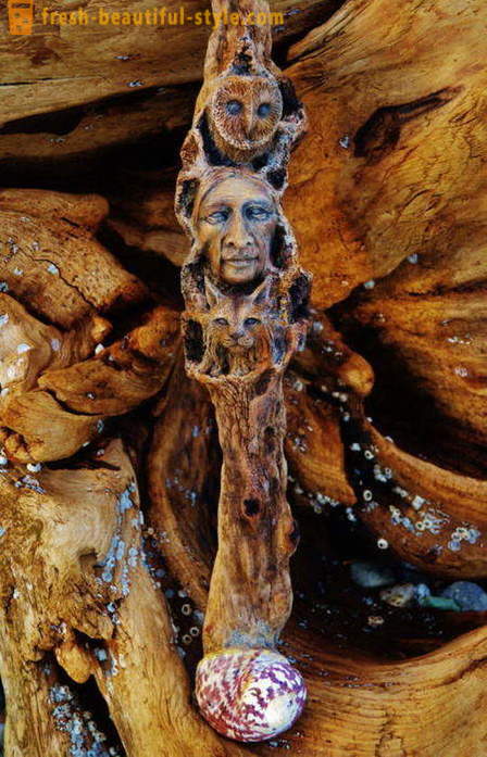 Bienvenue dans l'histoire: sculptures superbes en bois flotté, regardant qui croient sans le savoir dans les miracles et la magie