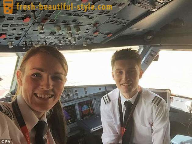 Pilote britannique de 26 ans - le plus jeune capitaine d'un avion de ligne dans le monde
