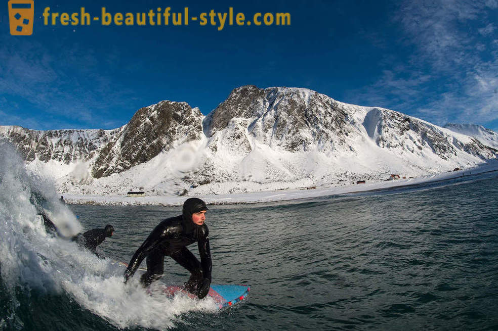 Surfeurs extrêmes de l'Arctique