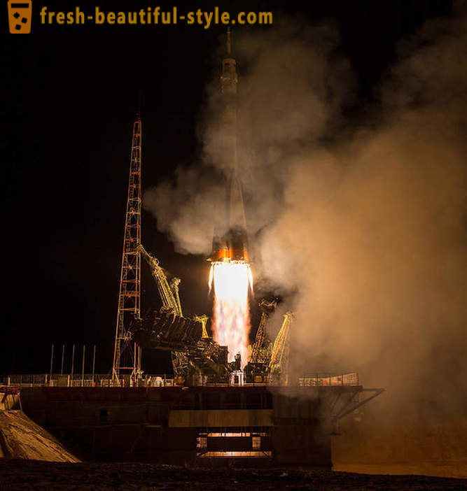 Lancer vaisseau spatial « Soyouz TMA-16M »