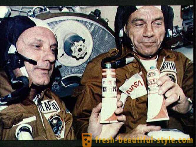 Nourriture dans des tubes pour les cosmonautes soviétiques