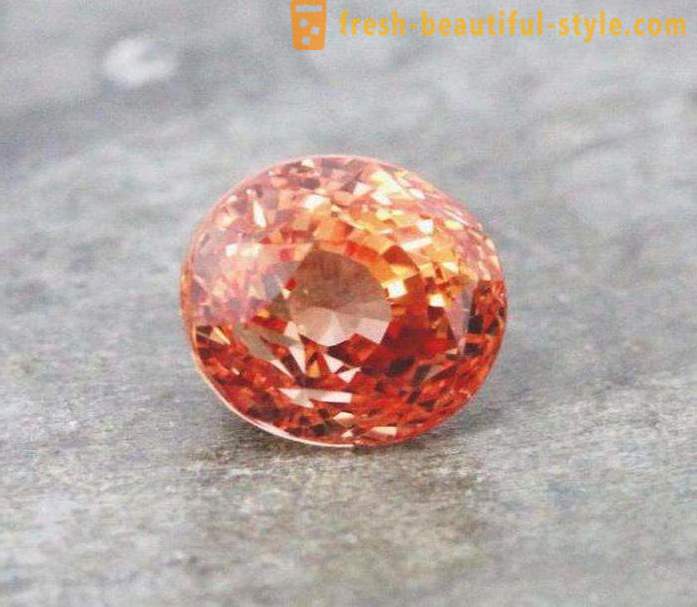 Le plus cher dans le monde des pierres: diamant rouge, rubis, émeraude. Les pierres précieuses les plus rares dans le monde