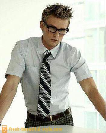 Attachez une chemise à manches courtes sur la question. Le port d'attache chemisé manches courtes (photo). Puis-je porter une cravate avec une chemise à manches courtes sur l'étiquette?
