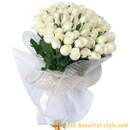Un bouquet de roses blanches: quand et comment faire un don