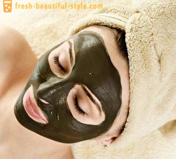 Masques d'argile du visage. argile cosmétique pour les soins de la peau
