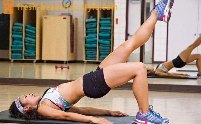 Exercices efficaces pour les fesses et les cuisses dans la salle de gym