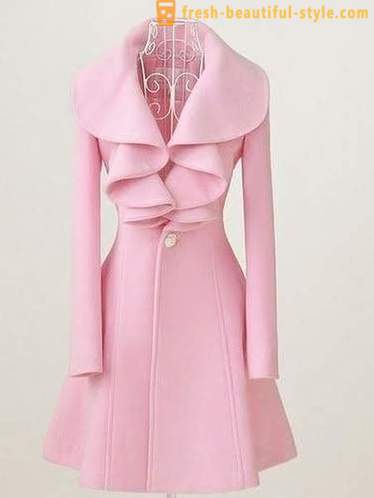 Robe rose comme élément de base de la garde-robe