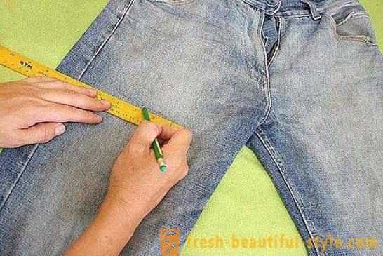 « Torturé » denim: comment faire des jeans déchirés avec ses mains?